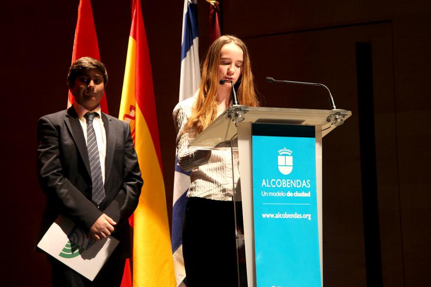 Acto en Memoria de las Víctimas del Holocausto - Manifiesto de una joven.