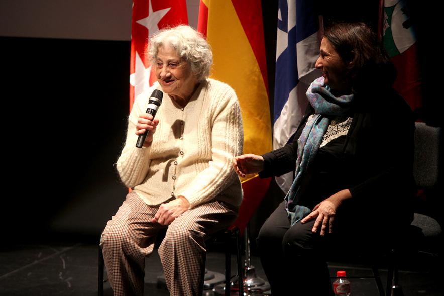 Acto en Memoria de las Víctimas del Holocausto - Entrevista a la superviviente.