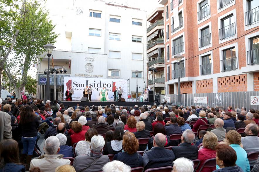 Evento visto desde el fondo de la plaza