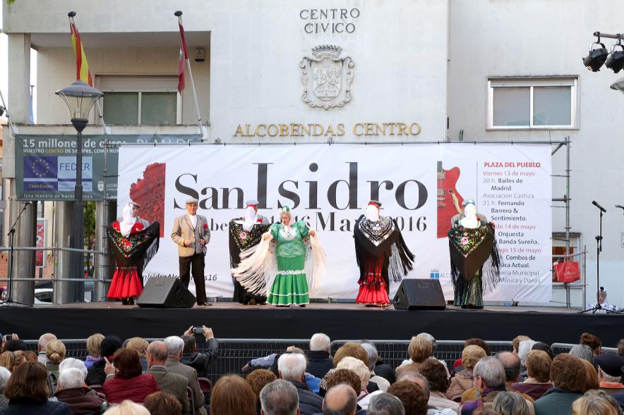 Participantes durante la actuación