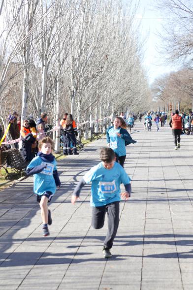 Carrera Fundación Adifun - Imagen en movimiento de unos niños corriendo.