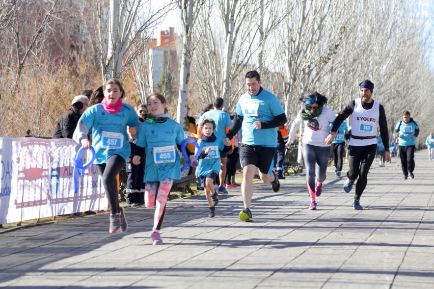 Carrera Fundación Adifun -  Imagen de los corredores en parejas.