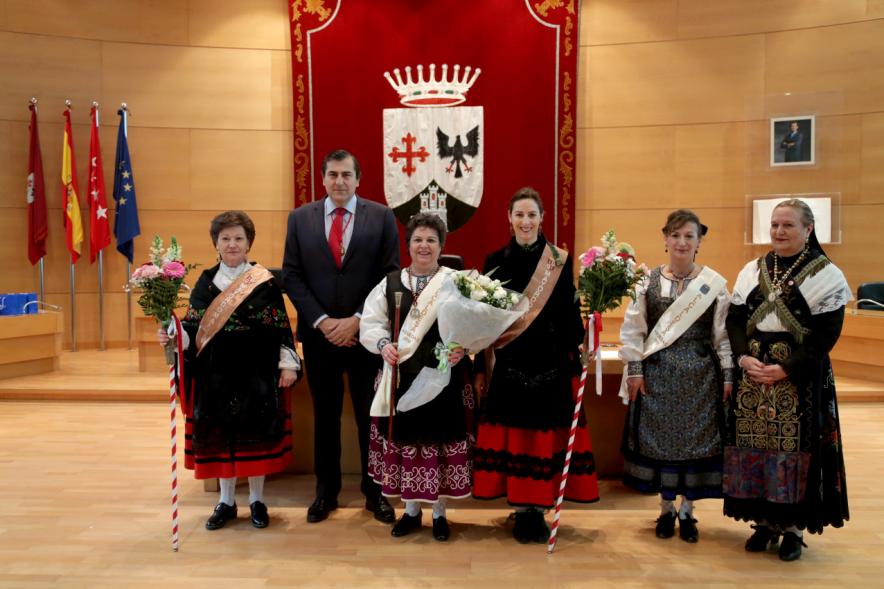 Fiesta de las Aguedas 2018 - - Imagen de entrega del bastón de bastón.