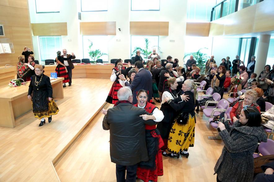 Fiesta de las Aguedas 2018 - Primer plano de las Águedas bailando .