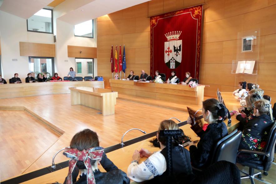 Día de las Águedas 2017 -  Las Águedas en el  salón del pleno.