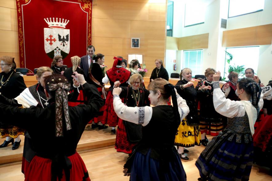 Fiesta de las Aguedas 2018 - Primer plano de las  Águedas bailando.
