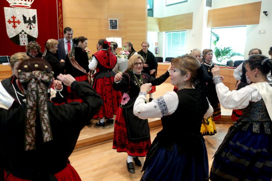 Fiesta de las Aguedas 2018 - Primer plano de las  Águedas bailando.