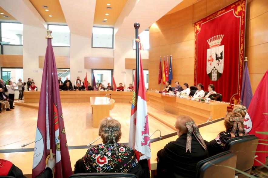 Fiesta de las Aguedas 2018 -  Imagen trasera del pleno con las Águedas.