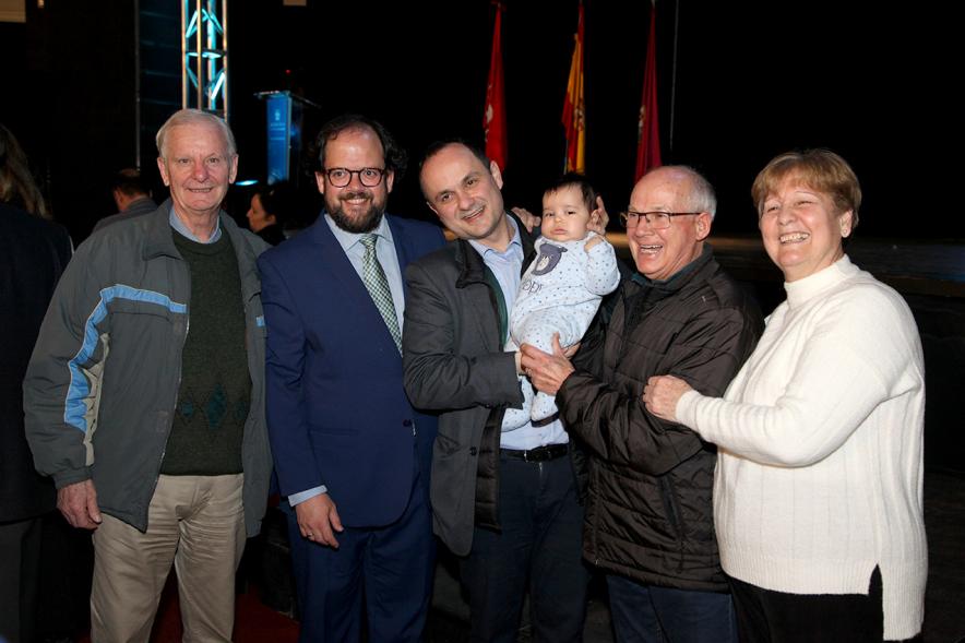 Concejal Luis Miguel Torres con participantes de AlcoBeBendas 2018