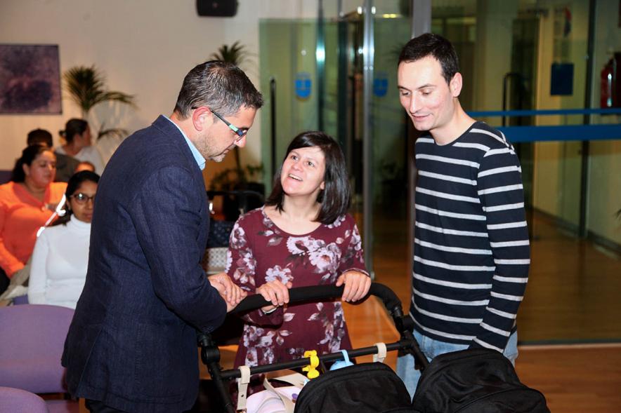 Entrega a los padres del pack en  AlcoBebenda Segunda edición 2019