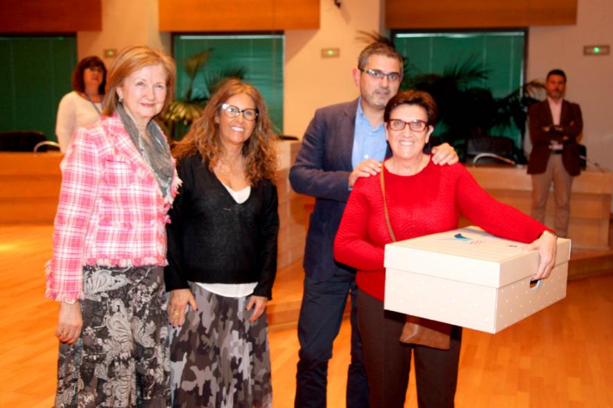 Entrega a los padres del pack en  AlcoBebenda  Segunda edición 2019