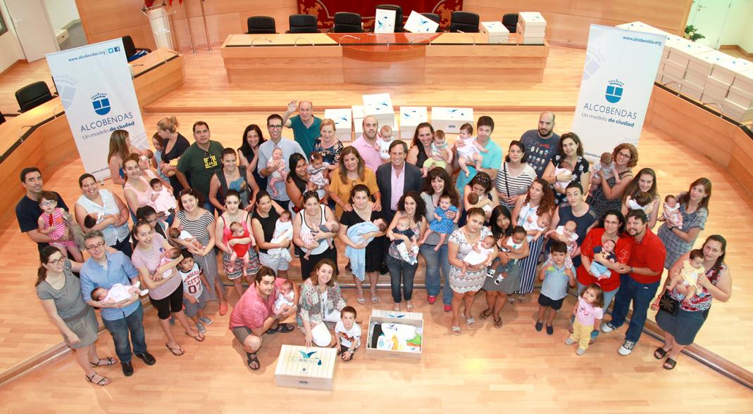 Foto grupal de las familias beneficiarias