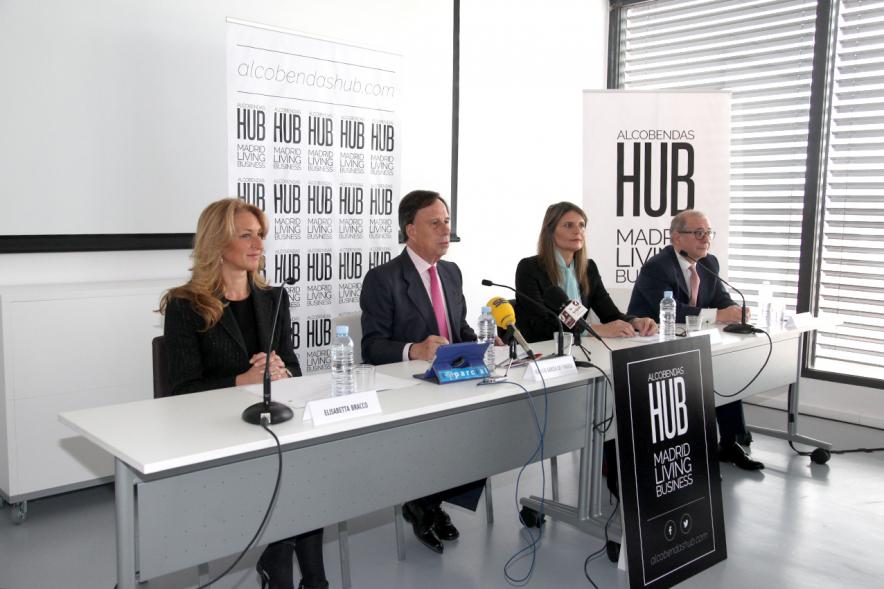 Rueda de Prensa Presentación Alcobendas HUB - Imagen del alcalde García de Vinuesa y otras autoridades en la mesa de presentación.