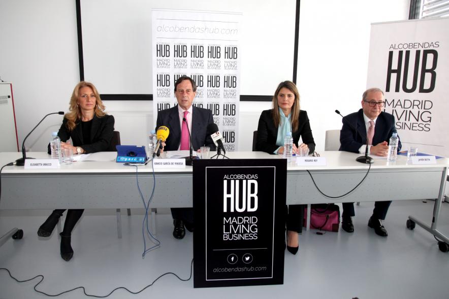 Rueda de Prensa Presentación Alcobendas HUB - Imagen del alcalde García de Vinuesa y otras autoridades en la mesa de presentación.
