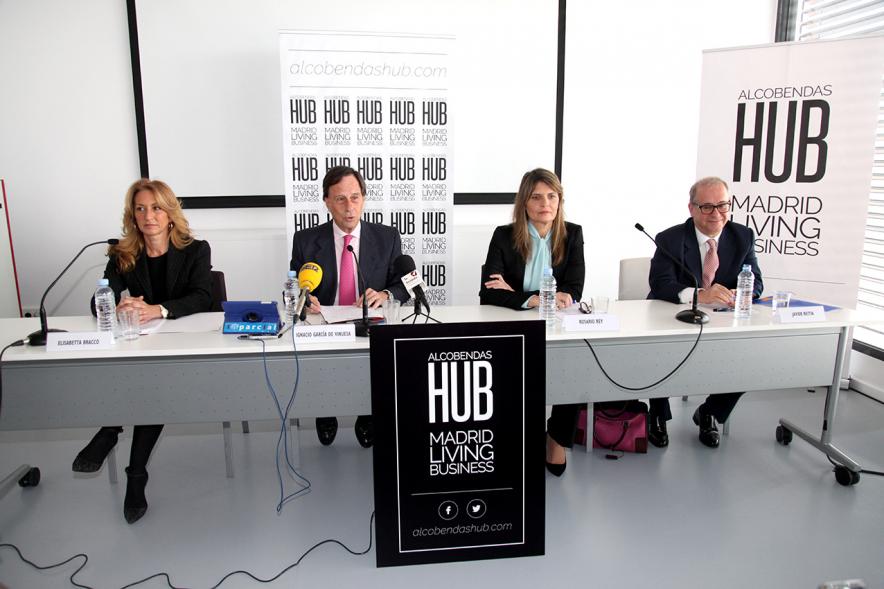 Rueda de Prensa Presentación Alcobendas HUB - Imagen del alcalde García de Vinuesa y otras autoridades en la mesa de presentación.
