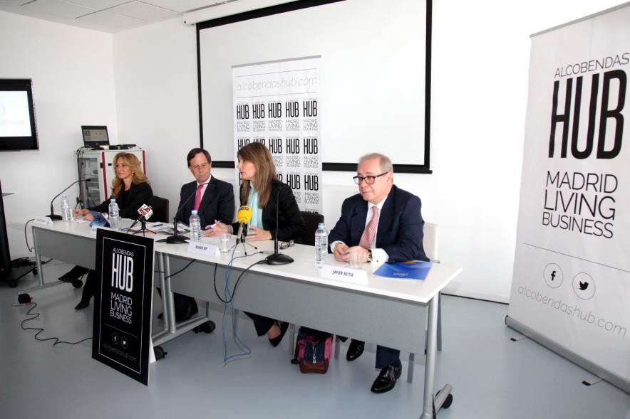 Rueda de Prensa Presentación Alcobendas HUB - Imagen del alcalde García de Vinuesa y otras autoridades en la mesa de presentación.