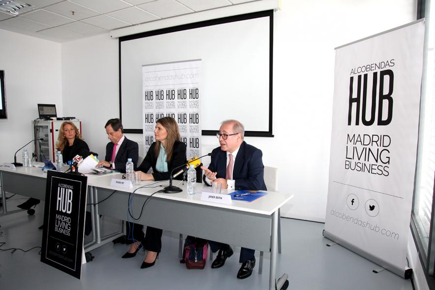 Rueda de Prensa Presentación Alcobendas HUB - Imagen del alcalde García de Vinuesa y otras autoridades en la mesa de presentación.