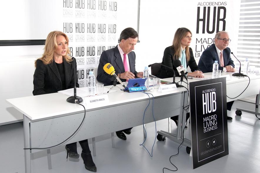 Rueda de Prensa Presentación Alcobendas HUB - Imagen del alcalde García de Vinuesa y otras autoridades en la mesa de presentación.