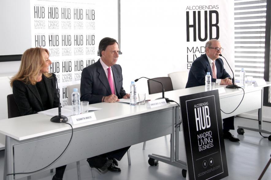 Rueda de Prensa Presentación Alcobendas HUB - Imagen del alcalde García de Vinuesa y otras autoridades en la mesa de presentación.
