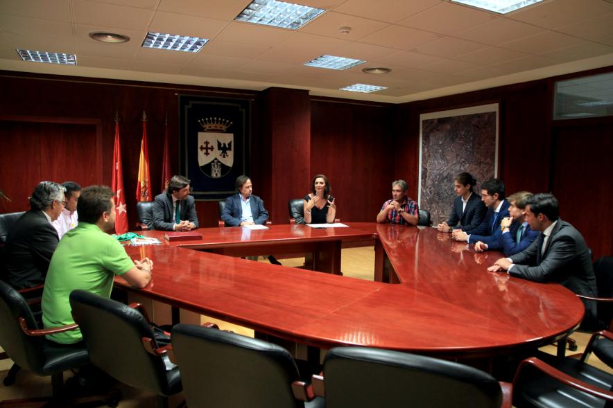 Recepción a Representación del Equipo de Fútbol Alcobendas Levitt - Asistentes al acto.
