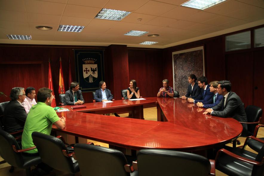 Recepción a Representación del Equipo de Fútbol Alcobendas Levitt - Asistentes al acto.