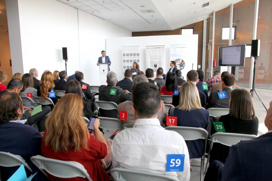 Evento visto desde detrás del público