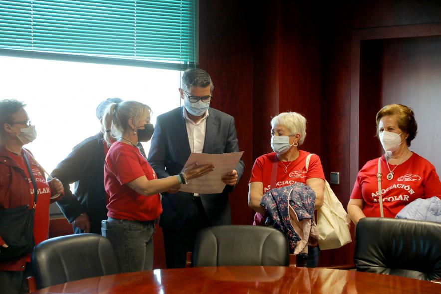 Alcalde Rafael Sanchez y visitantes.Visita de la Aociación Alcolar al Ayuntamiento - 2021