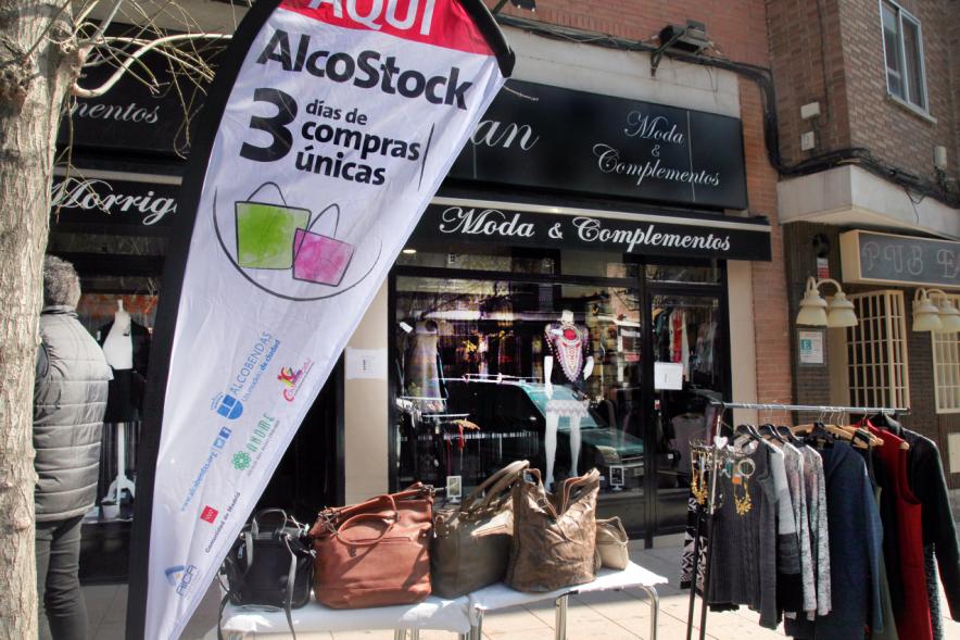 Alcostock 2017 - Imagen de  los stand participantes y el logo de la feria en primer plano.