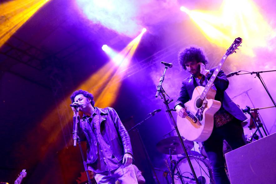 Miembros de la banda durante el concierto