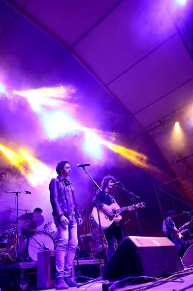 Miembros de la banda durante el concierto
