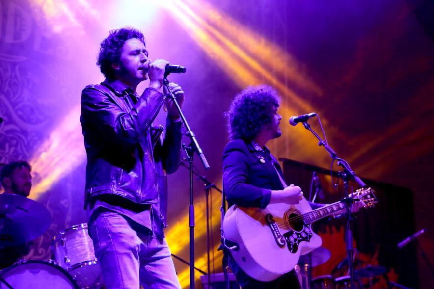 Miembros de la banda en un momento del concierto