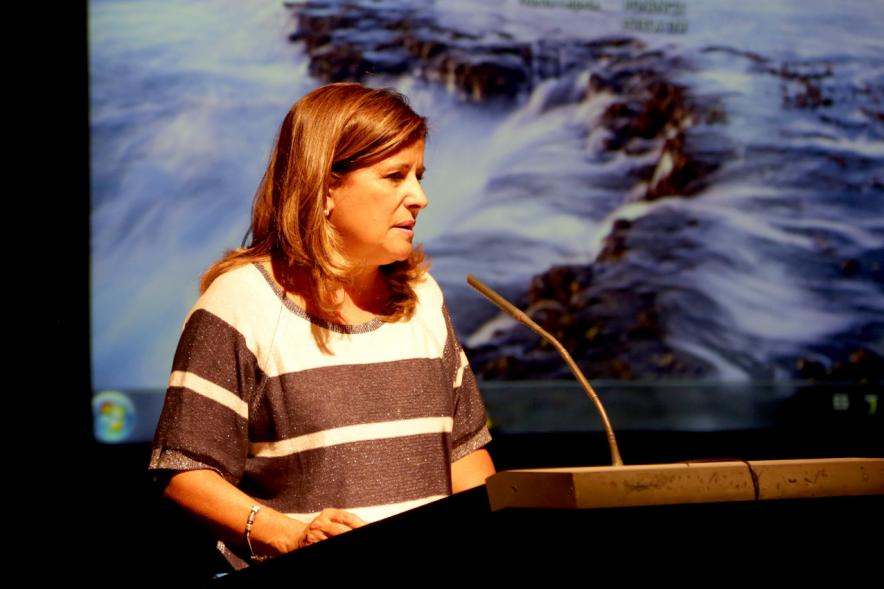 Día Mundial del Alzehimer - Imagen de un momento de la charla de una conferenciante.