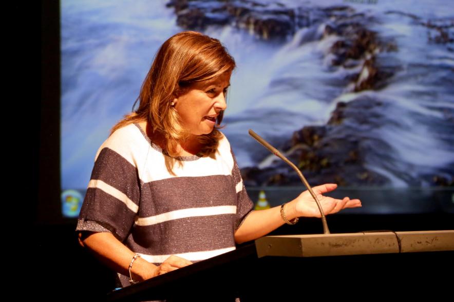 Día Mundial del Alzehimer - Imagen de un momento de la charla de una conferenciante.