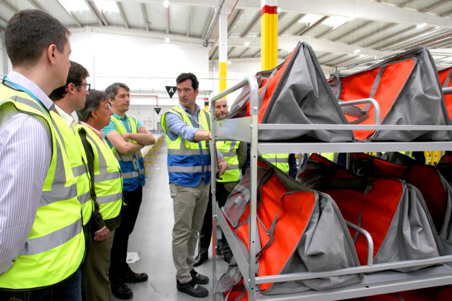 Visita a Instalaciones de Amazon Logistics - Imagen de las autoridades municipales  visitando la empresa.