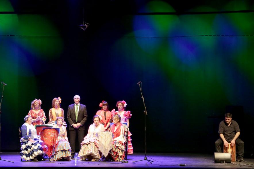Día de Andalucía 2018 - Imagen de cantantes de flamenco en el escenario en un momento de su actuación.