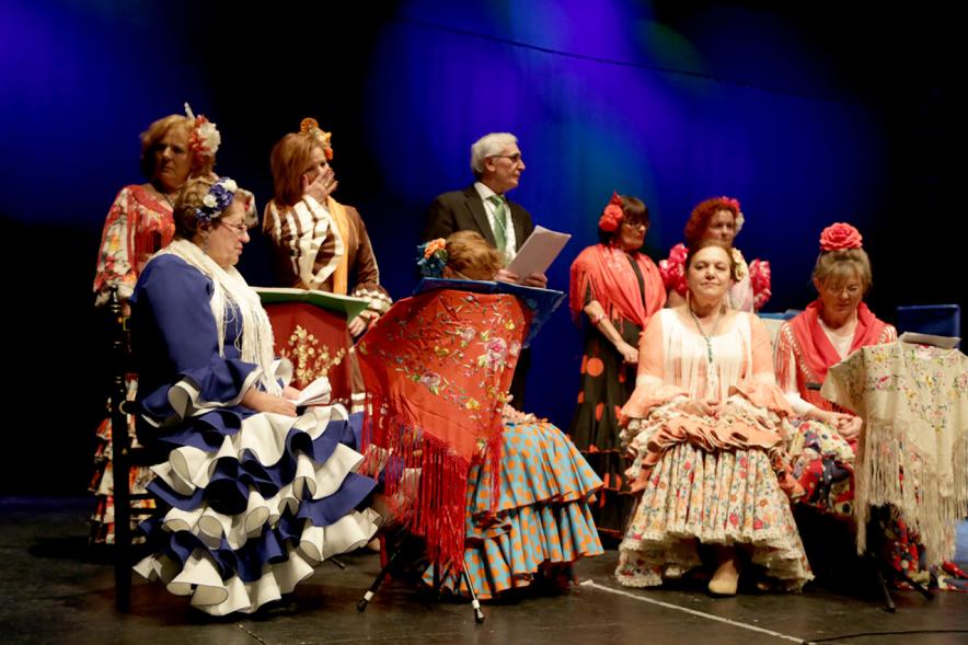 Día de Andalucía 2018 - Imagen de cantantes de flamenco en el escenario en un momento de su actuación.