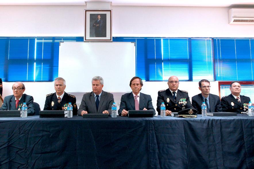 Fiesta de los Ángeles Custodios de la Policía Nacional 2016 -  Mandos de la policía con el alcalde.