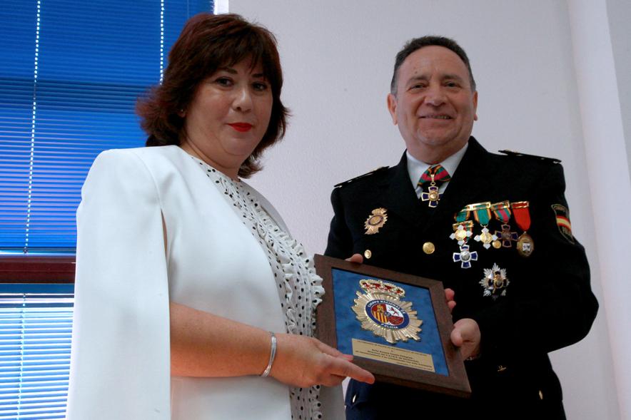 Fiesta de los Ángeles Custodios de la Policía Nacional 2016 -  Dos asistentes al acto.