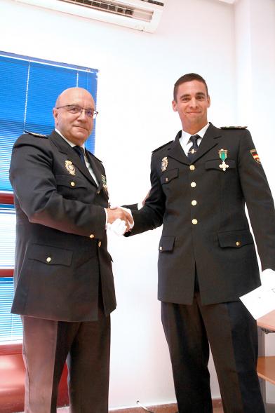 Fiesta de los Ángeles Custodios de la Policía Nacional 2016 -  Dos policías.