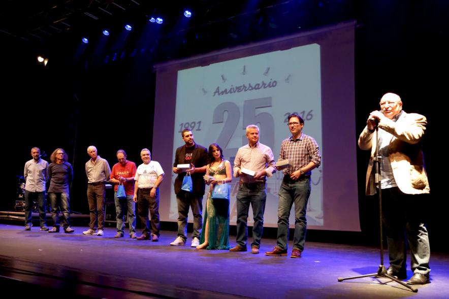Gala XXVº Aniversario Asociación ACAA - Participantes en el acto en el escenario.