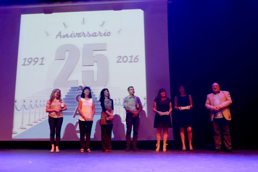 Gala XXVº Aniversario Asociación ACAA - Participantes en el acto en el escenario.