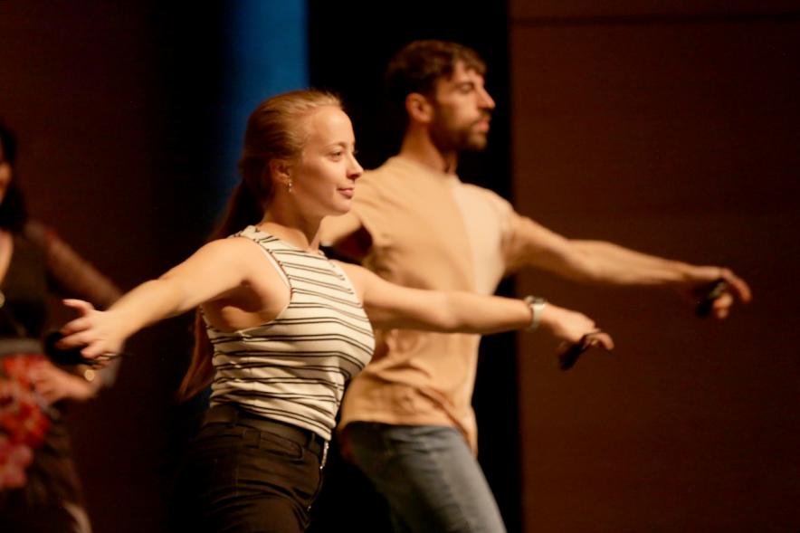 Antología Lírica Española en el Auditorio Paco de Lucía - Imagen de un momento de la actuación de una pareja de  bailarines del Ensayo Didáctico Antología Lírica Española celebrada en Alcobendas.