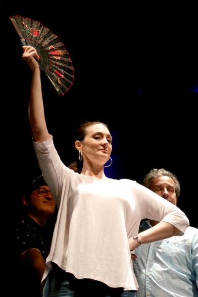 Antología Lírica Española en el Auditorio Paco de Lucía - Imagen de un momento de la actuación de una  bailarina del Ensayo Didáctico Antología Lírica Española celebrada en Alcobendas.