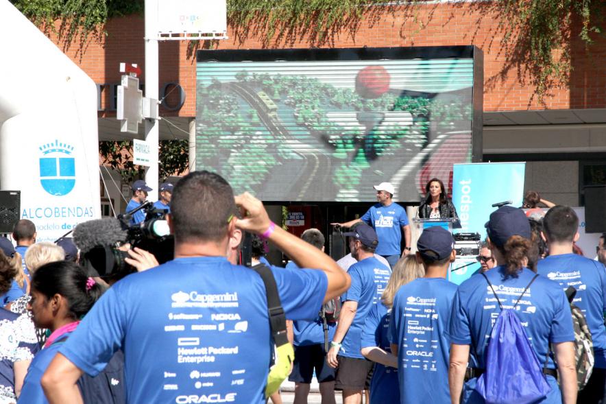 Carrera de la Antorcha Olímpica - Imagen panorámica del público asistente a la carrera.