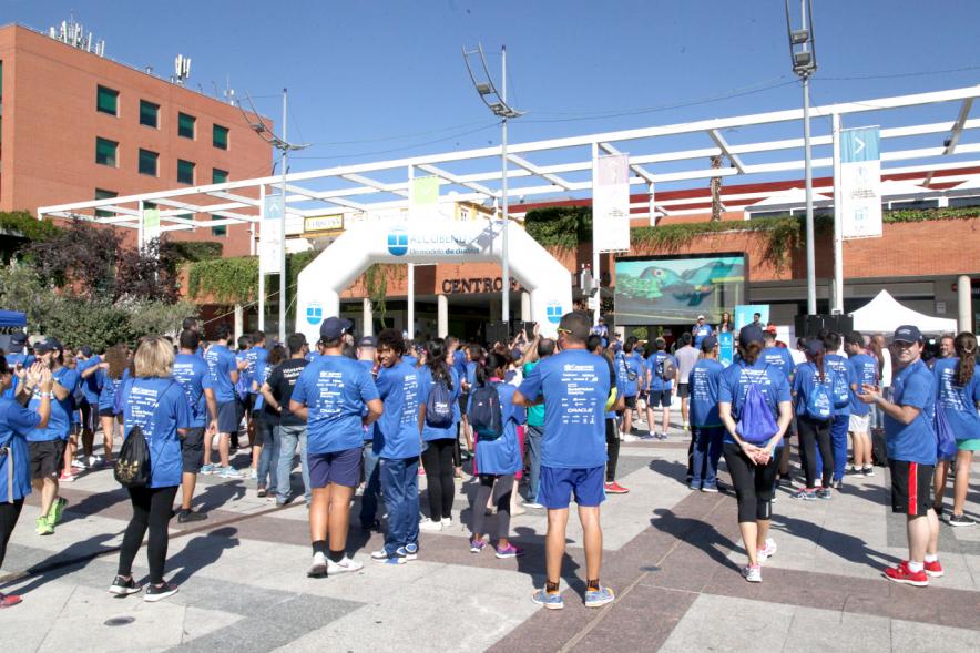 Carrera de la Antorcha Olímpica - Imagen panorámica del público asistente a la carrera.