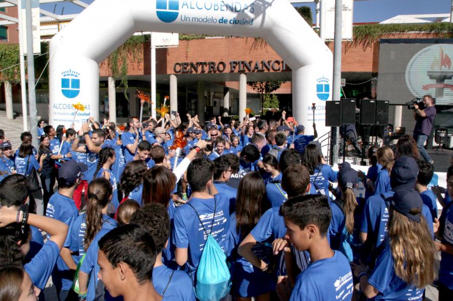 Carrera de la Antorcha Olímpica - Imagen panorámica del público asistente a la carrera.
