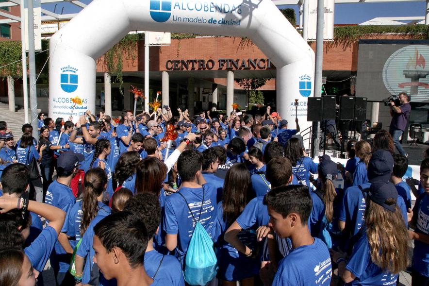 Carrera de la Antorcha Olímpica - Imagen panorámica del público asistente a la carrera.