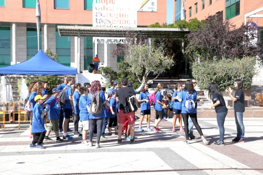 Carrera de la Antorcha Olímpica - Imagen panorámica del público asistente a la carrera.