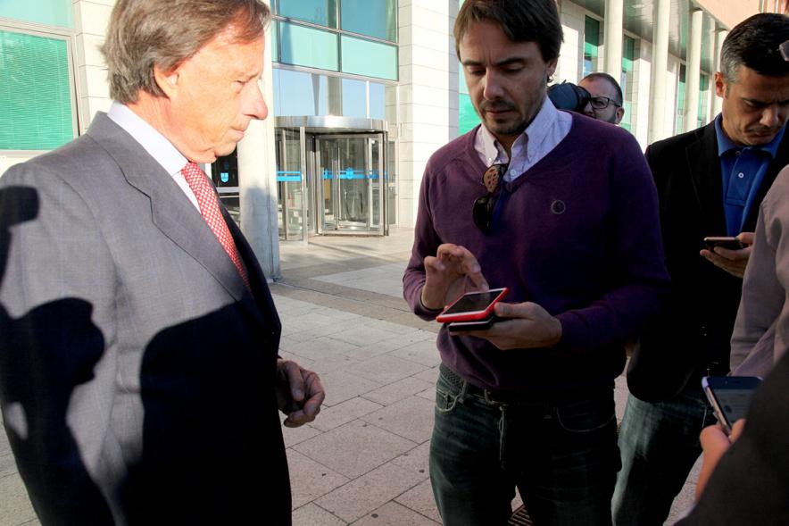 Representante de Samsung explicando el servicio de la aplicación