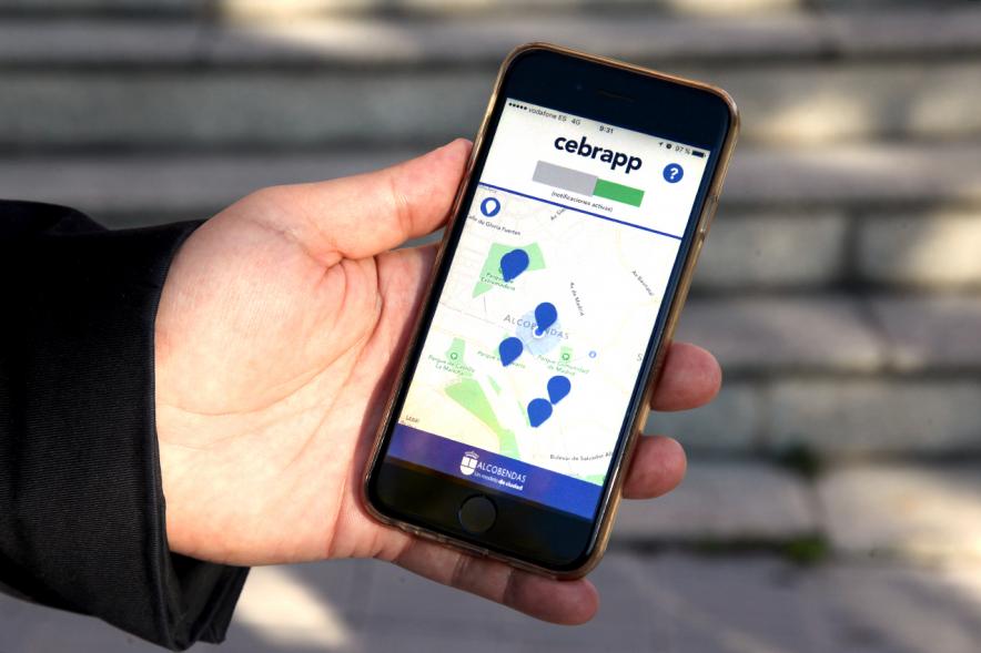 Teléfono con la aplicación abierta
